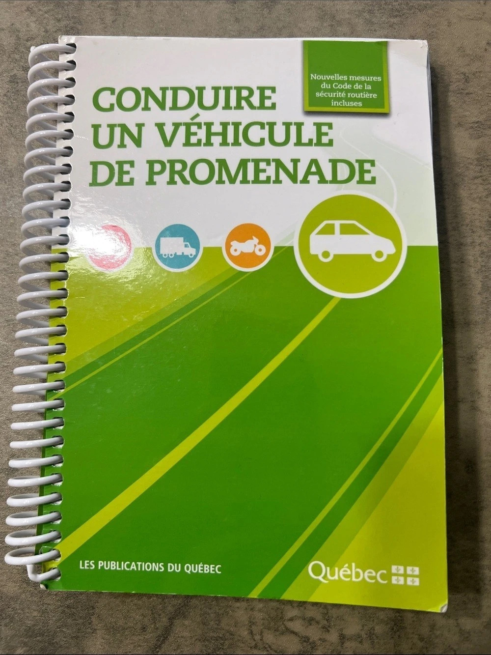 Québec Conduire un véhicule de promenade Green Spiral-Bound Guide